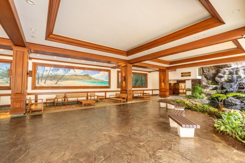 Апартаменти Waikiki Banyan W-Ocean Views With Free Parking! Гонолулу Екстер'єр фото