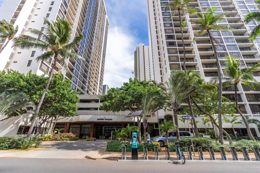 Апартаменти Waikiki Banyan W-Ocean Views With Free Parking! Гонолулу Екстер'єр фото
