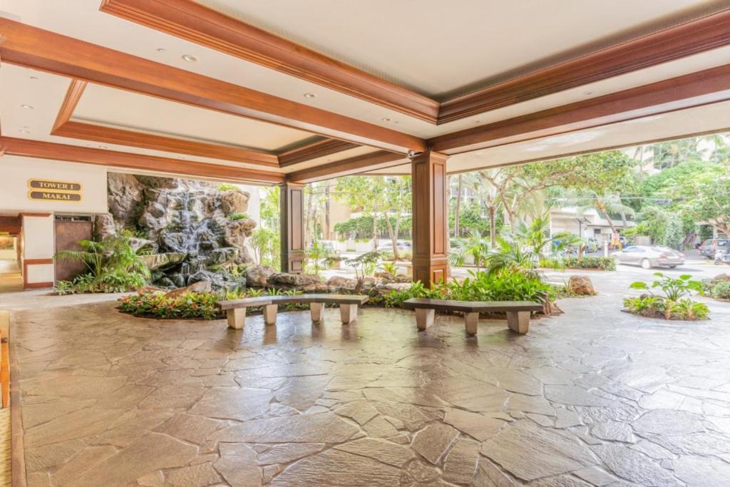 Апартаменти Waikiki Banyan W-Ocean Views With Free Parking! Гонолулу Екстер'єр фото